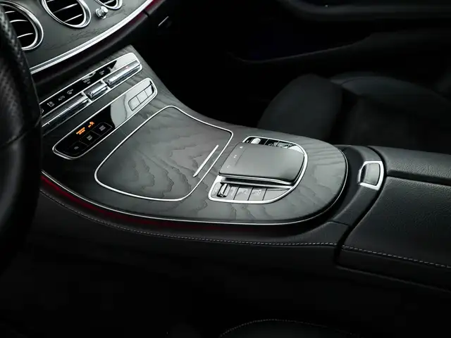Mercedes-Benz E-Class view 19
