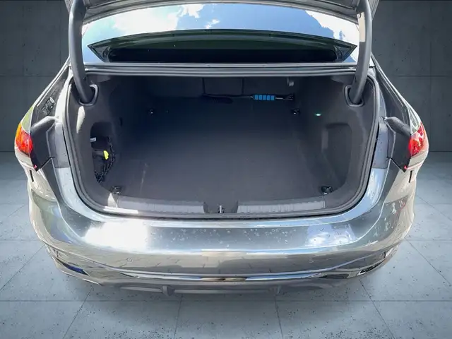 Audi A6 view 13