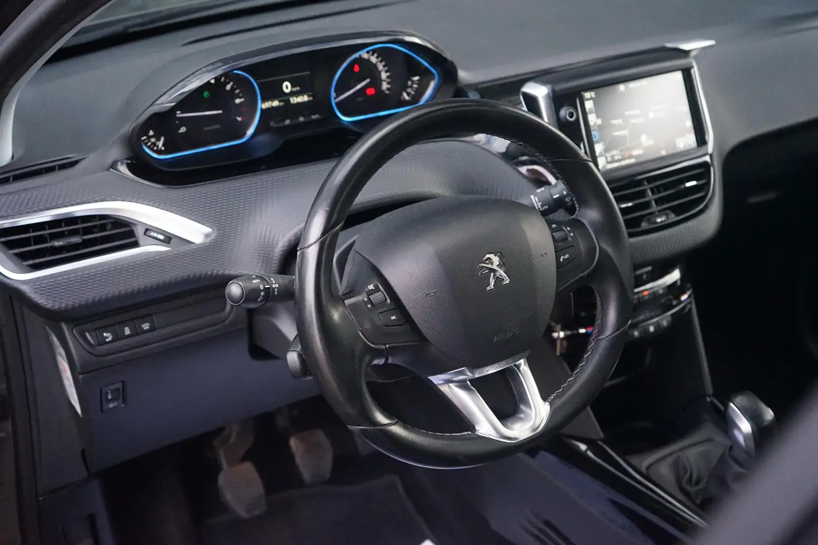 Peugeot 2008 1.2 PureTech Allure , Pano, Nieuwe Beurt en APK, C Grijs - 2