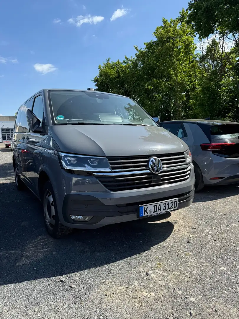 Volkswagen T6.1 Transporter Kombi Motor: 2,0 l TDI SCR 110 kW Grau - 2
