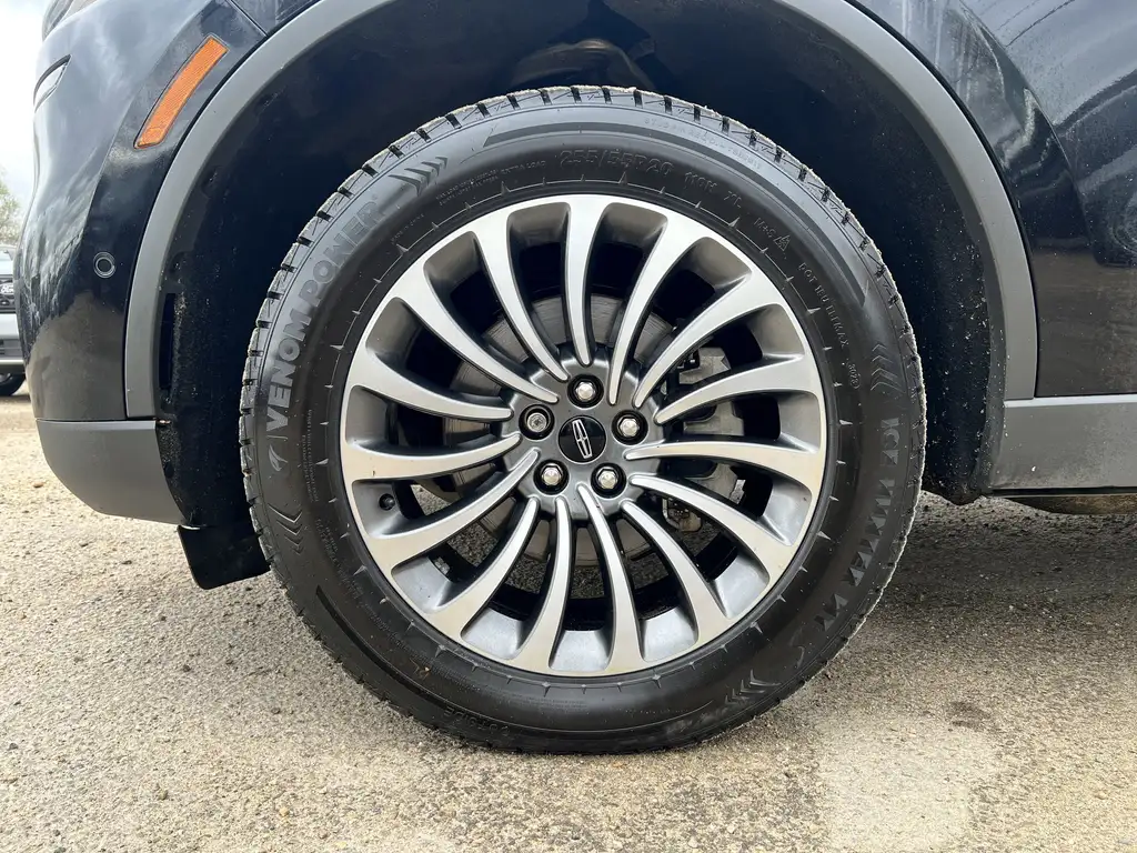 2023 Lincoln Aviator Reserve | Illumination Pkg | Revel 3D Audio | Moon — photo 3