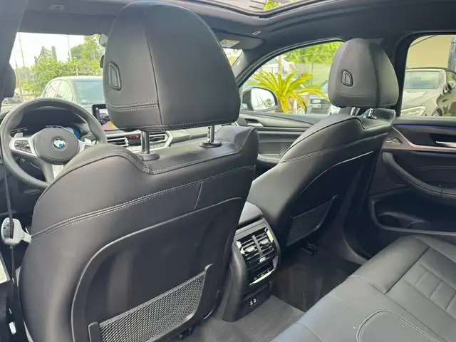 BMW X4 view 12
