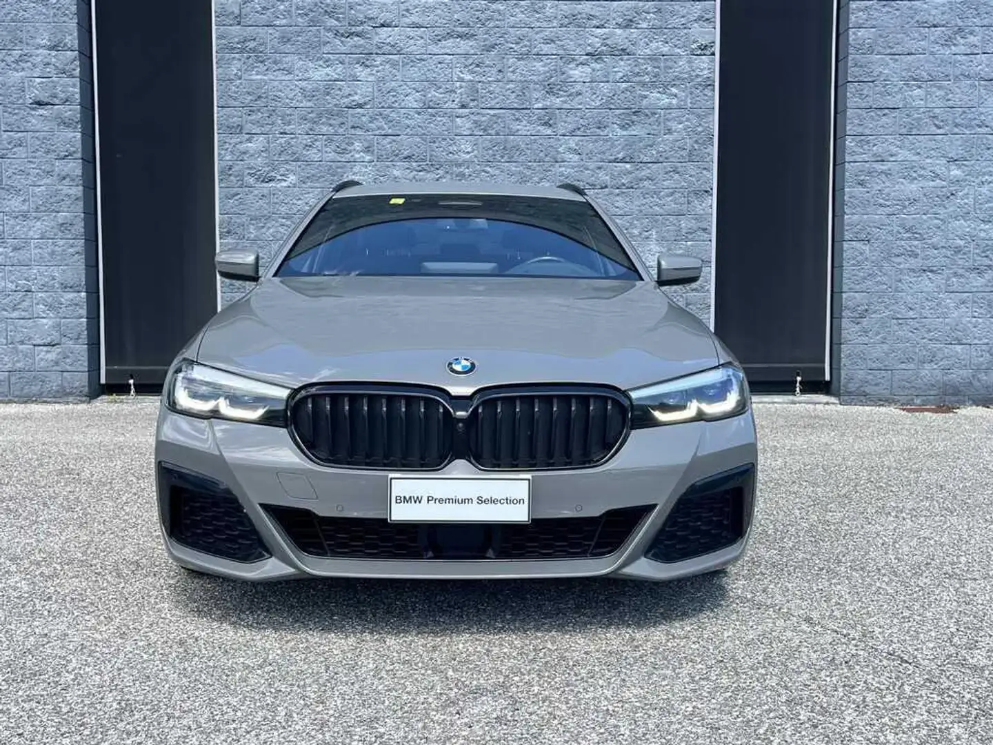 BMW 540 Serie 5 540d Touring mhev 48V xdrive Msport auto Grigio - 2