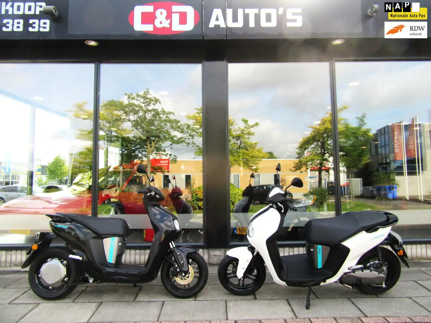 Yamaha Bromscooter Neo's 2X ZWART 23 WIT 24 DUALL BATT NW Blanco - 1