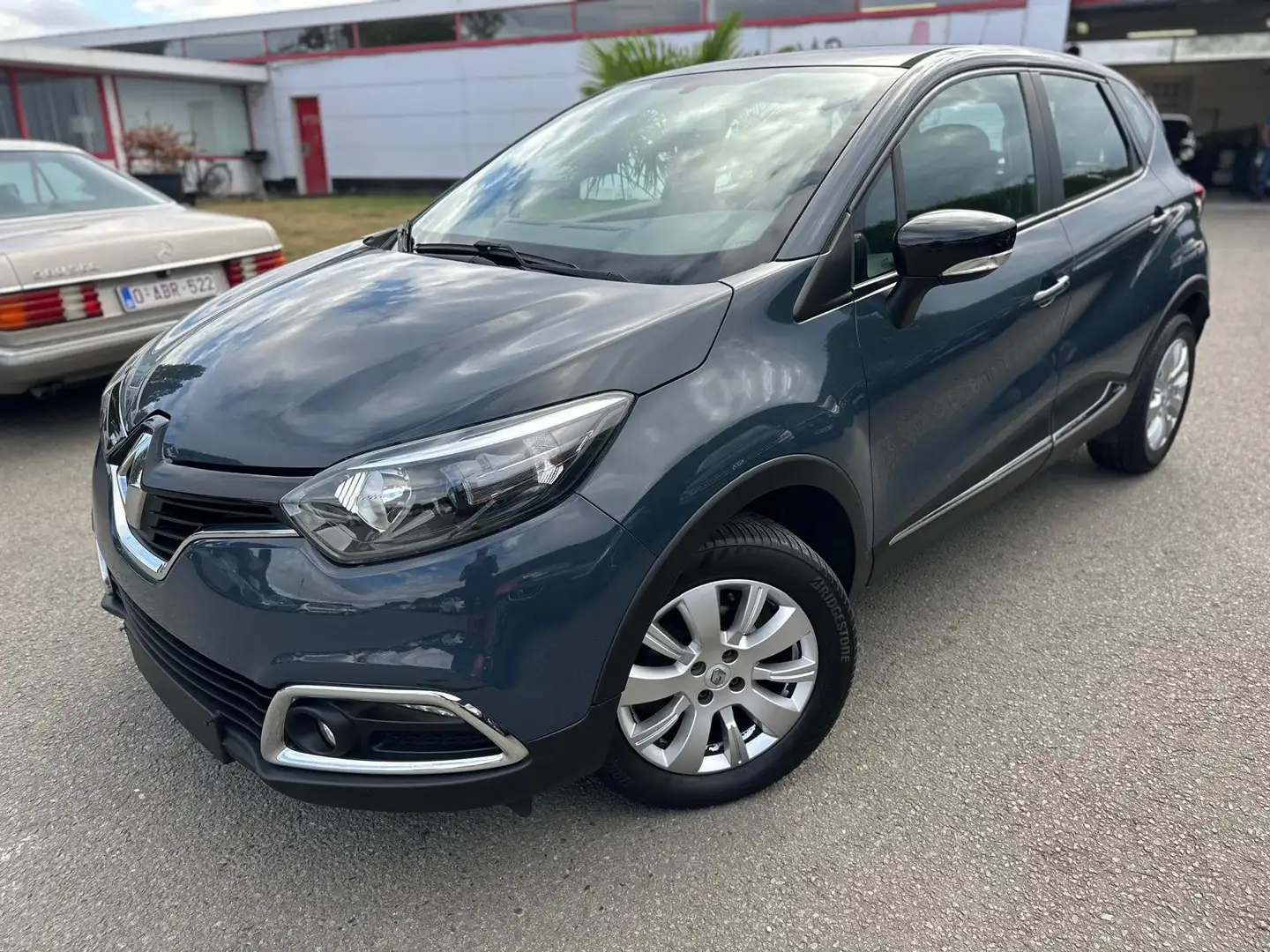 Renault Captur Captur 0.9 TCe Energy Extrem Grijs - 1