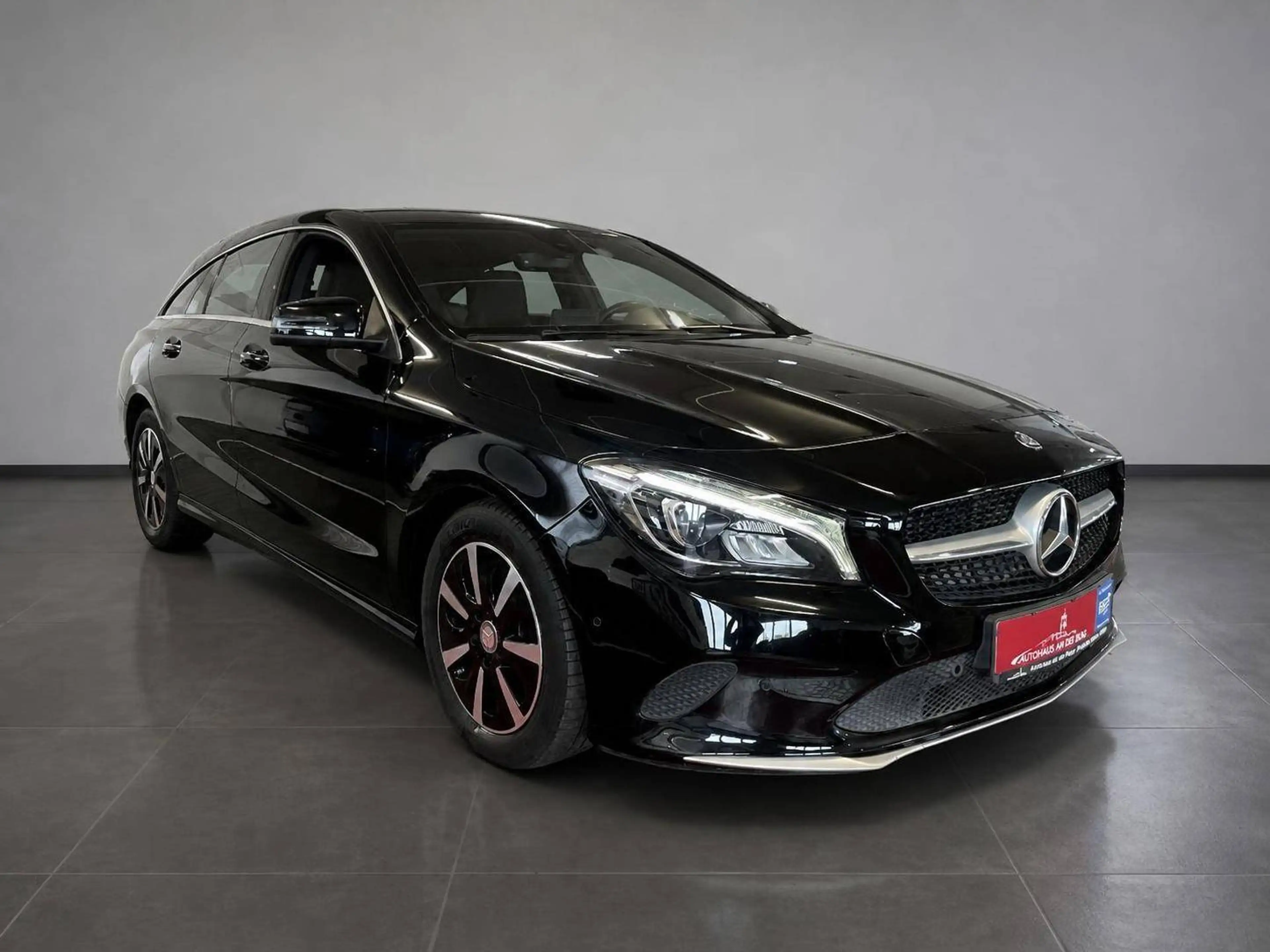 Mercedes-Benz CLA 180 CLA 180 d Shooting Brake *1.Hd+SH+LED+Navi