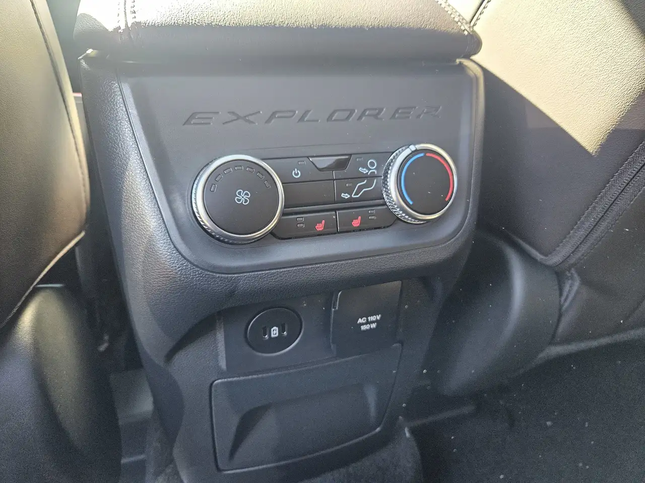 Ford Explorer снимка Ford Explorer