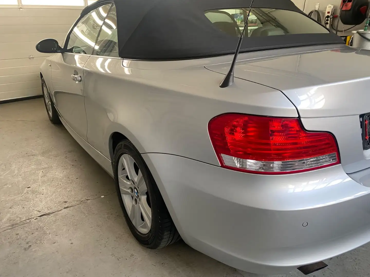 BMW 118 i C Automatik Leder Xenon 1.Hand Silber - 2