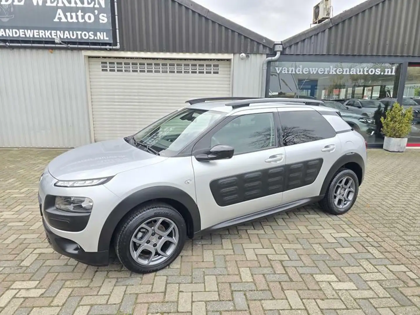 Citroen C4 Cactus 1.2 PureTech Shine Argent - 2
