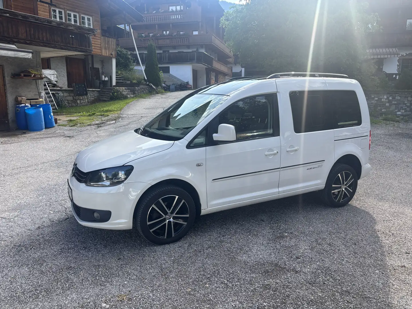 Volkswagen Caddy 2.0 TDI (5-Si.) 4MOTION Edition 30 Weiß - 1