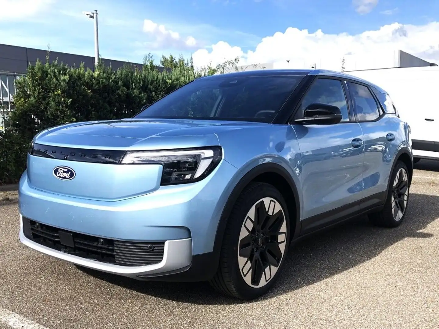 Ford Explorer Extended Range 77kWh Premium AHK Panorama Синій - 1