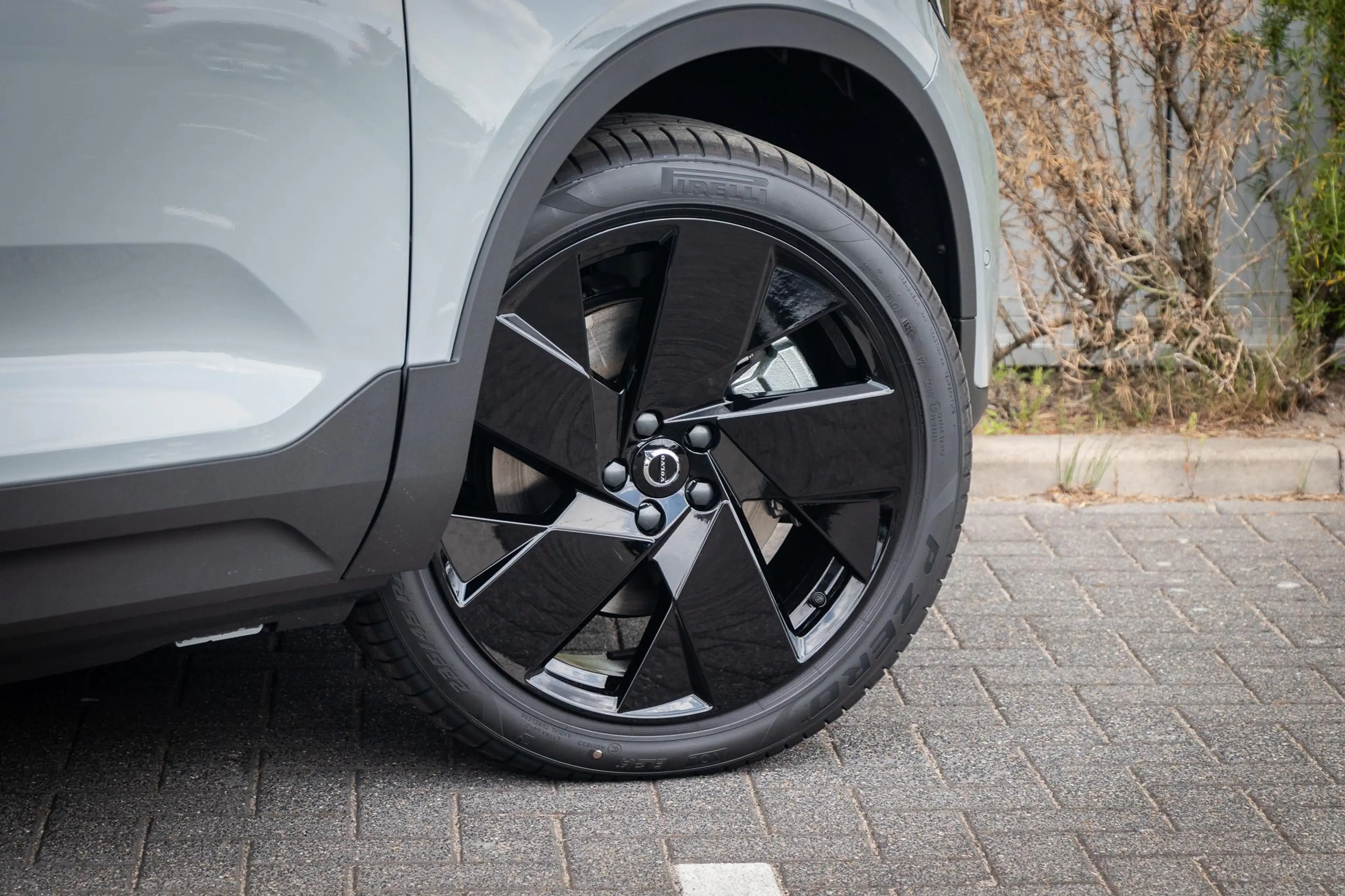 Volvo EX40 Single Motor Extended Range Ultra Black Ed. 82 kWh — photo 6