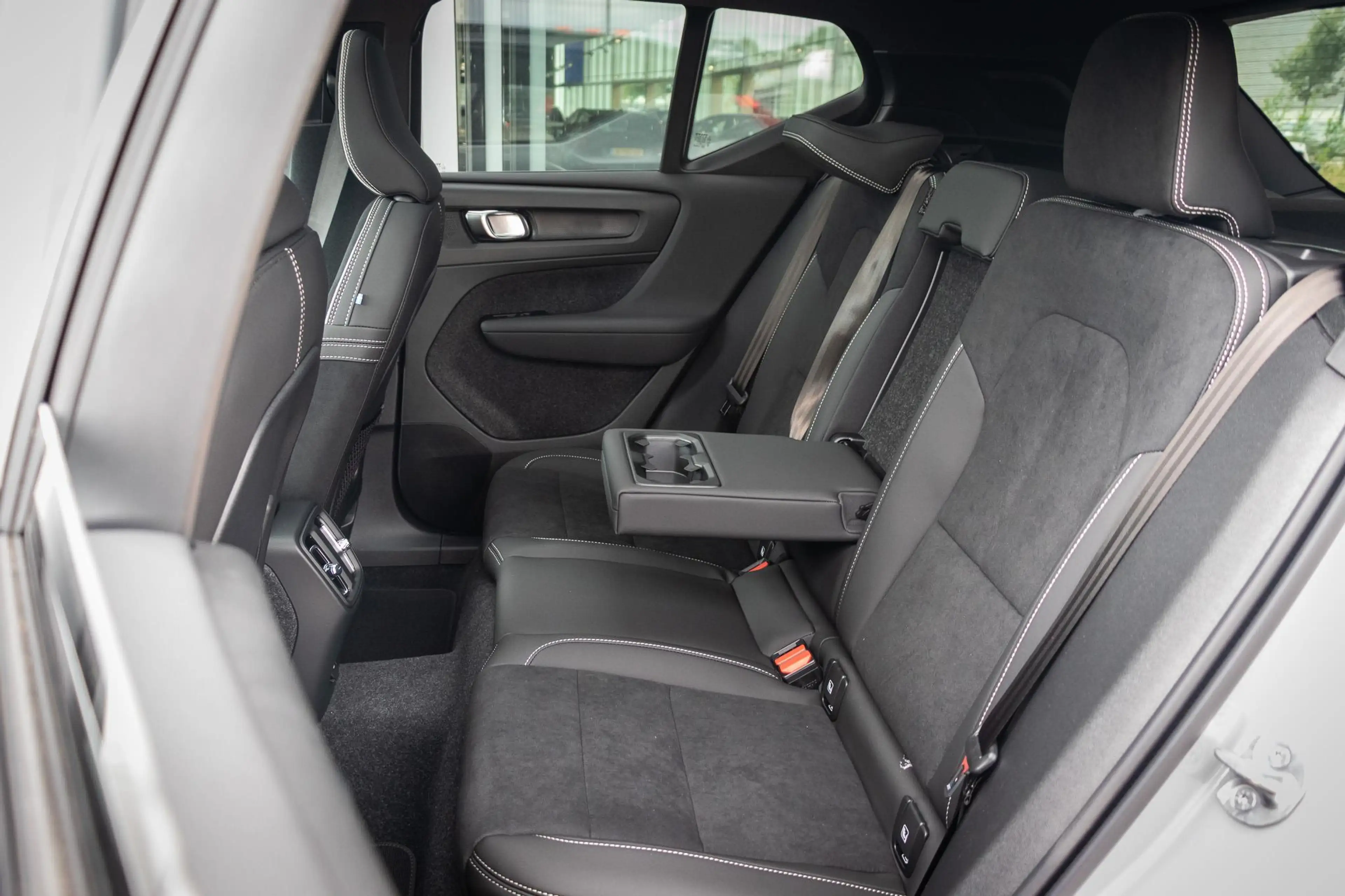 Volvo EX40 Single Motor Extended Range Ultra Black Ed. 82 kWh — photo 13