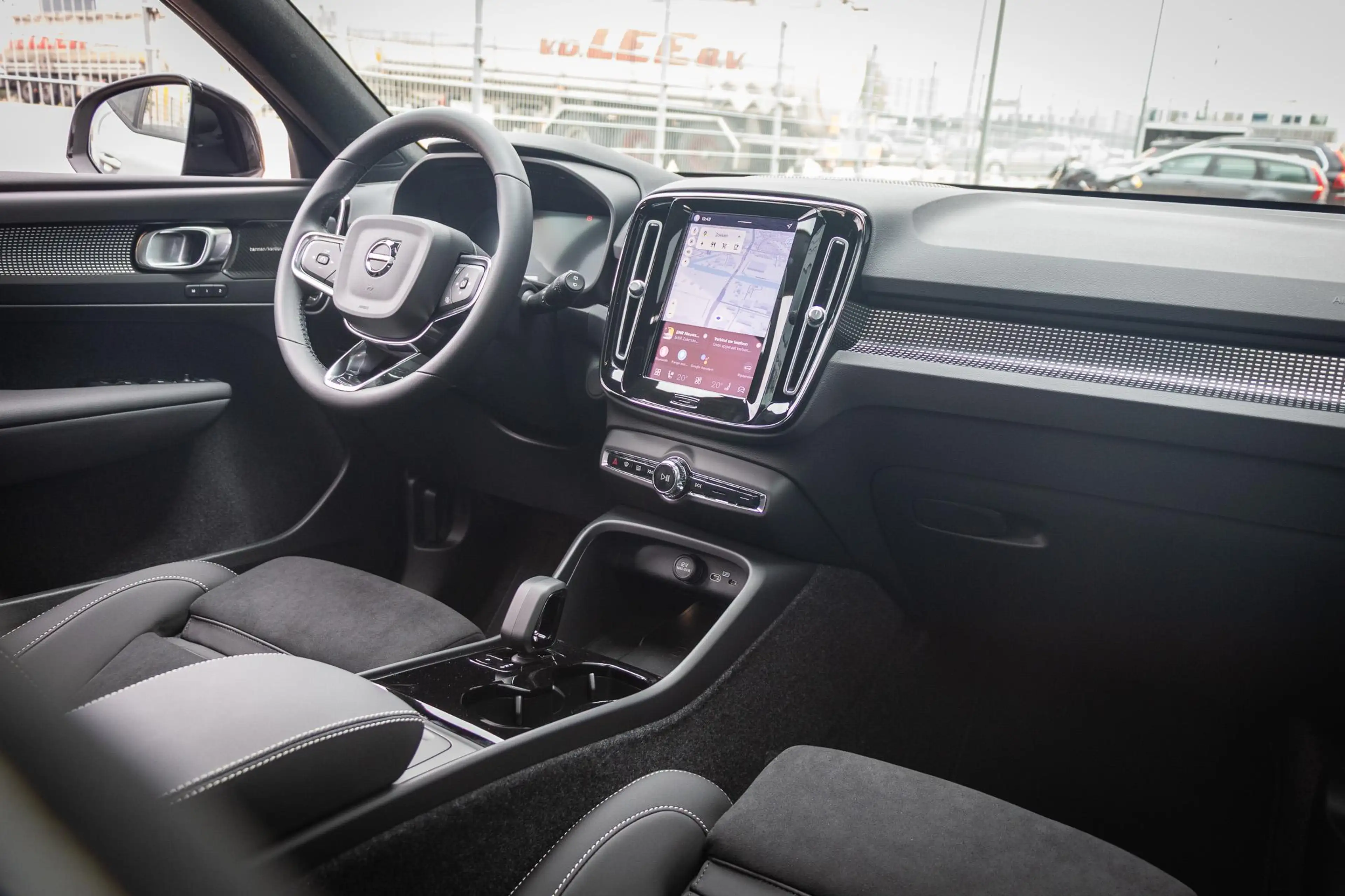 Volvo EX40 Single Motor Extended Range Ultra Black Ed. 82 kWh — photo 14