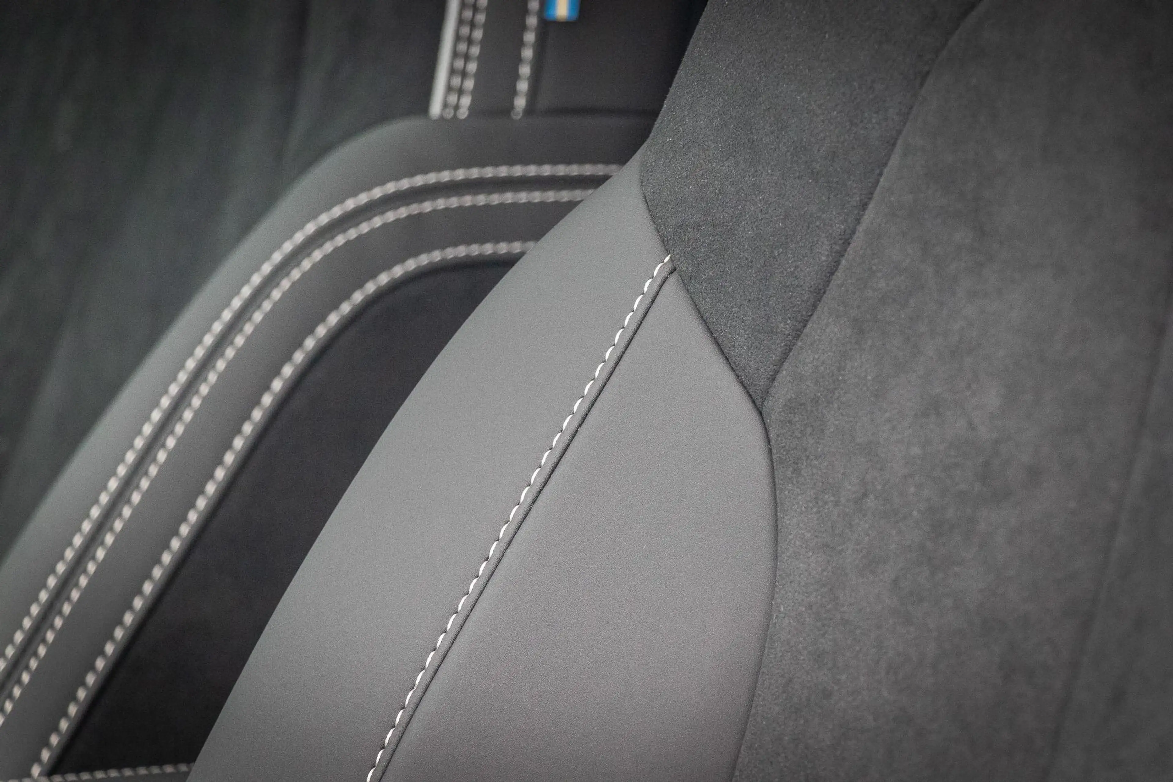 Volvo EX40 Single Motor Extended Range Ultra Black Ed. 82 kWh — photo 11