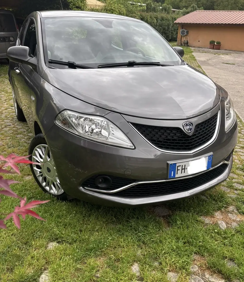 Lancia Ypsilon 1.2 8v Gold 69cv - 2