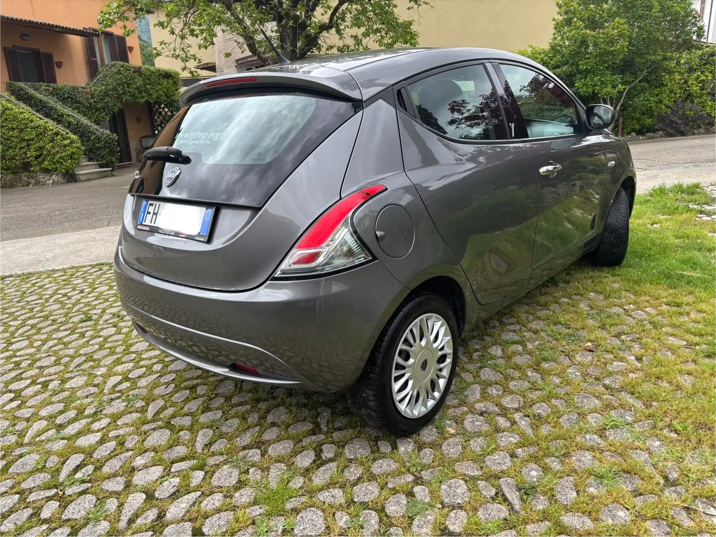 Lancia Ypsilon 1.2 8v Gold 69cv - 1