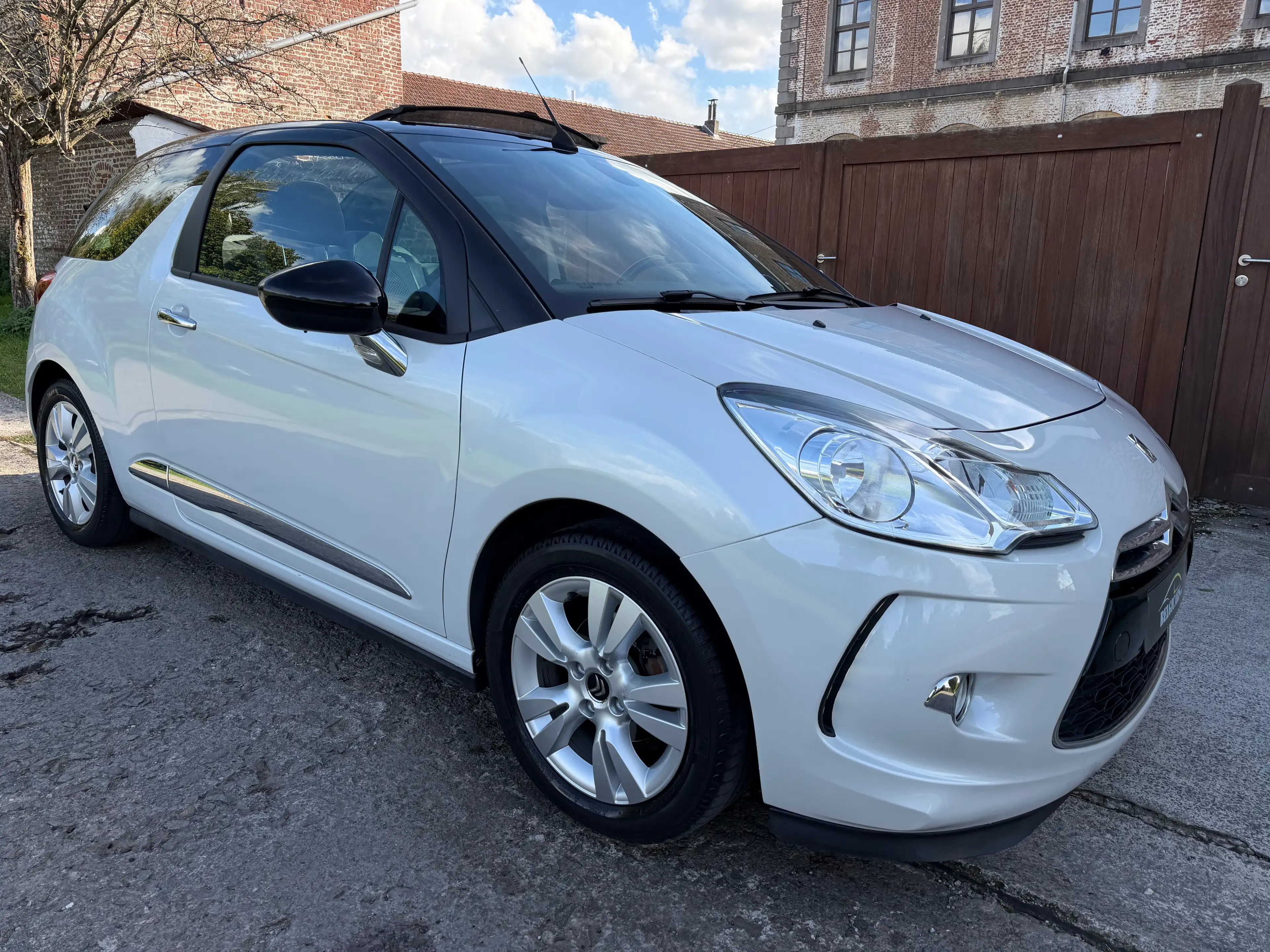 Citroen DS3 Cabrio 1.6 e-HDi So Chic *GPS || AIRCO || CRUISE*