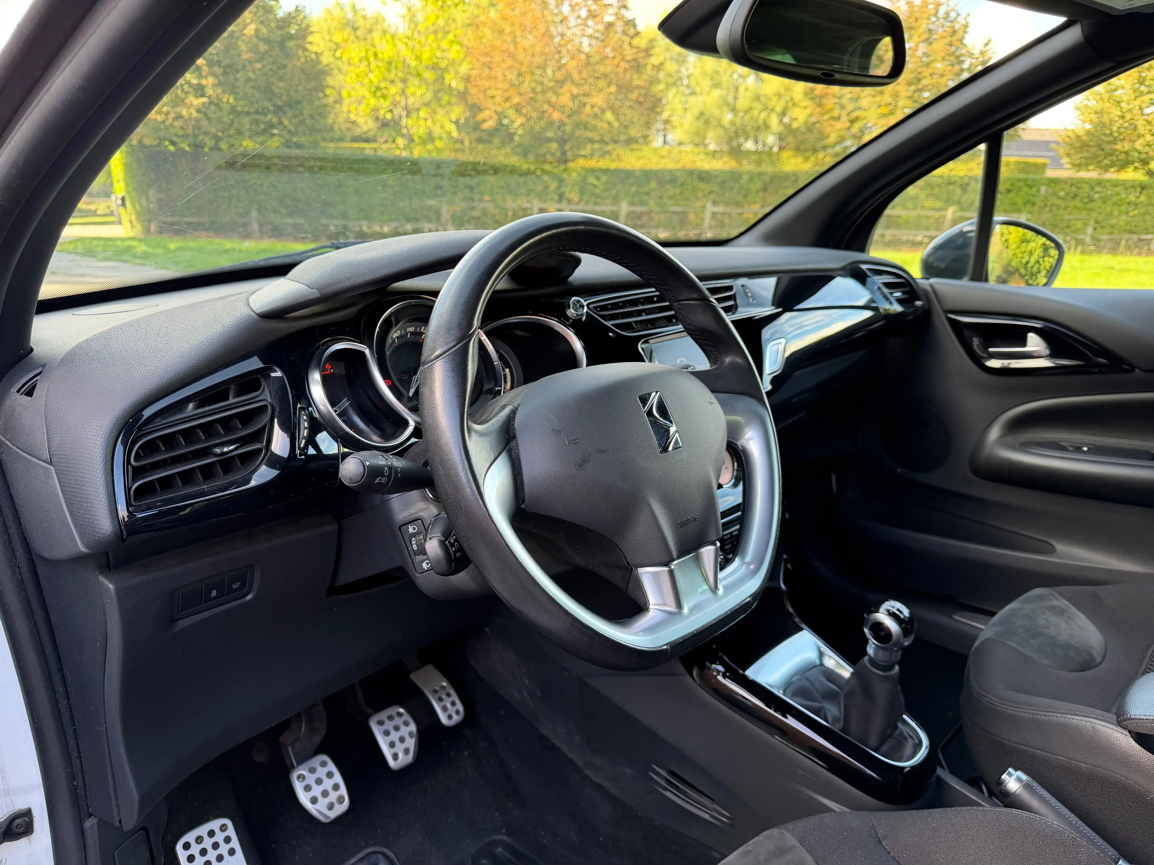 Citroen DS3 Cabrio 1.6 e-HDi So Chic *GPS || AIRCO || CRUISE* — photo 13