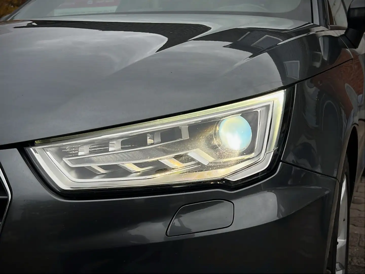 Audi A1 Sportback Sport *1.HAND*S-HEFT*BI-XENON*BOSE* Grau - 2