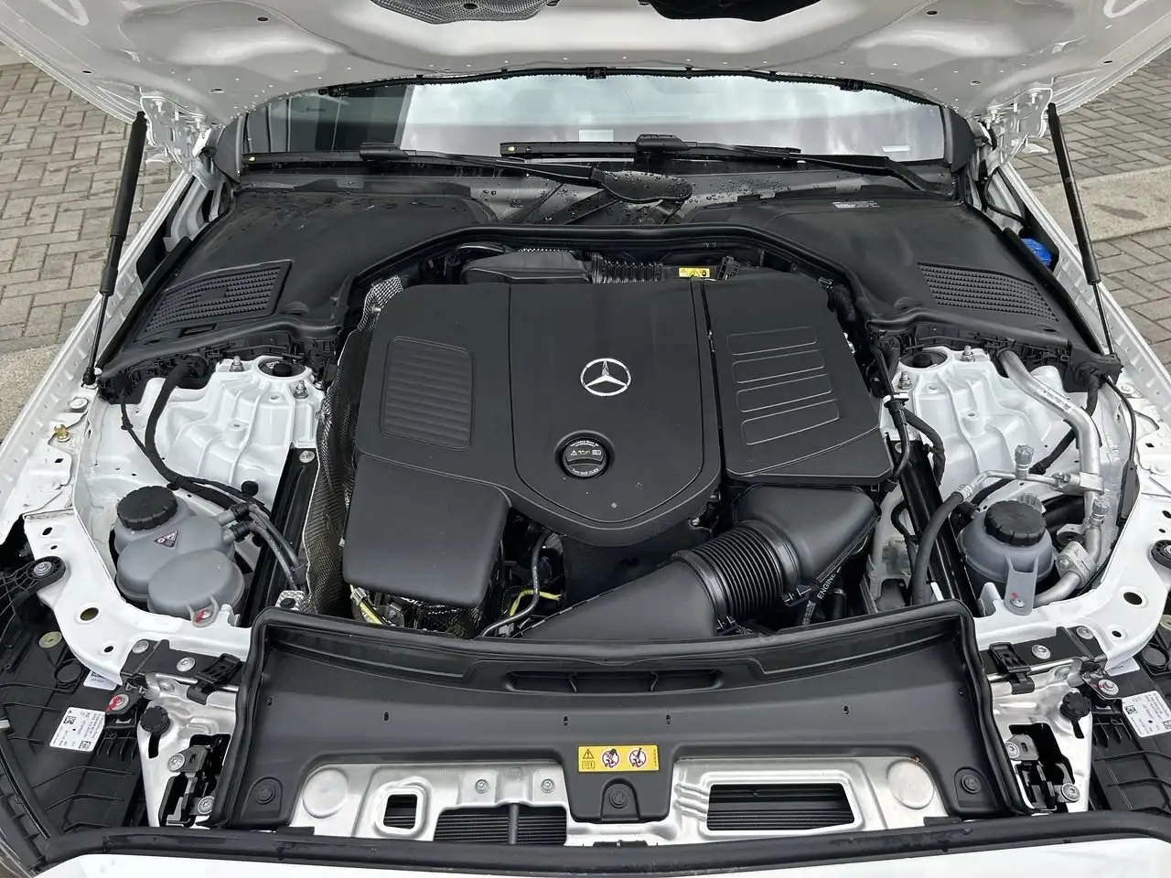 Mercedes-Benz C-Class снимка Mercedes-Benz C-Class