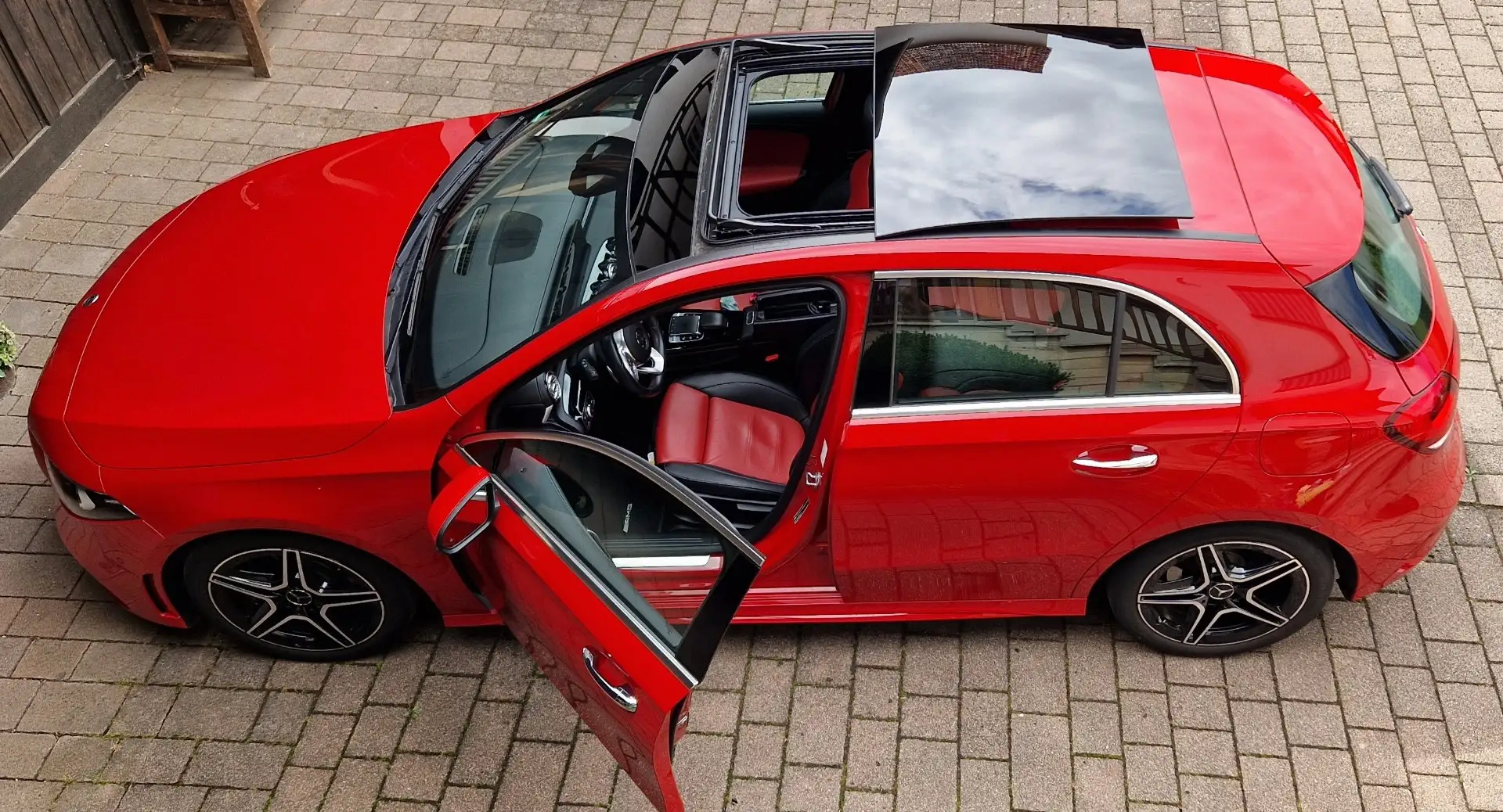 Mercedes-Benz A 250 7G-DCT AMG Line, AHK, 360°, Pano, Standheizung Roşu - 2