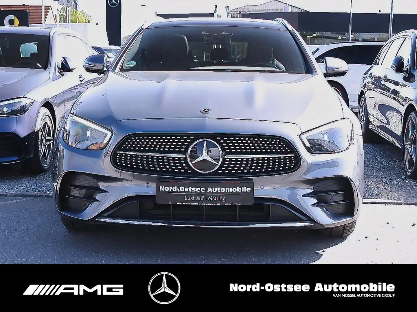 Mercedes-Benz E 300 e T AMG MULTIBEAM DISTRO PANO AHK AMBIENTE Gris - 2
