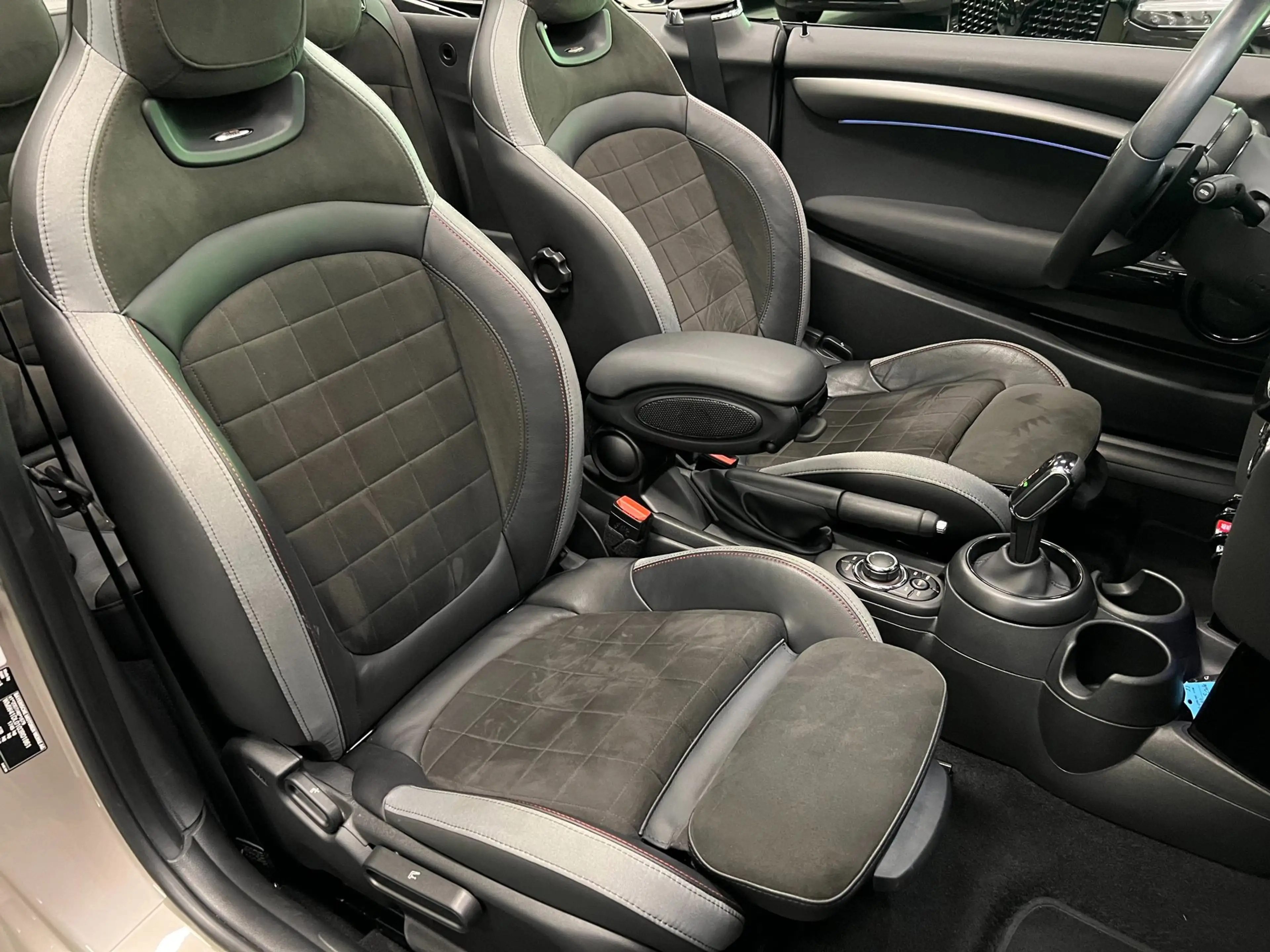 MINI John Cooper Works Cabrio 2.0 S JCW 18'' JCW-STOELEN/NAVI/H-UP/H-KARDON/CAM/ — photo 25