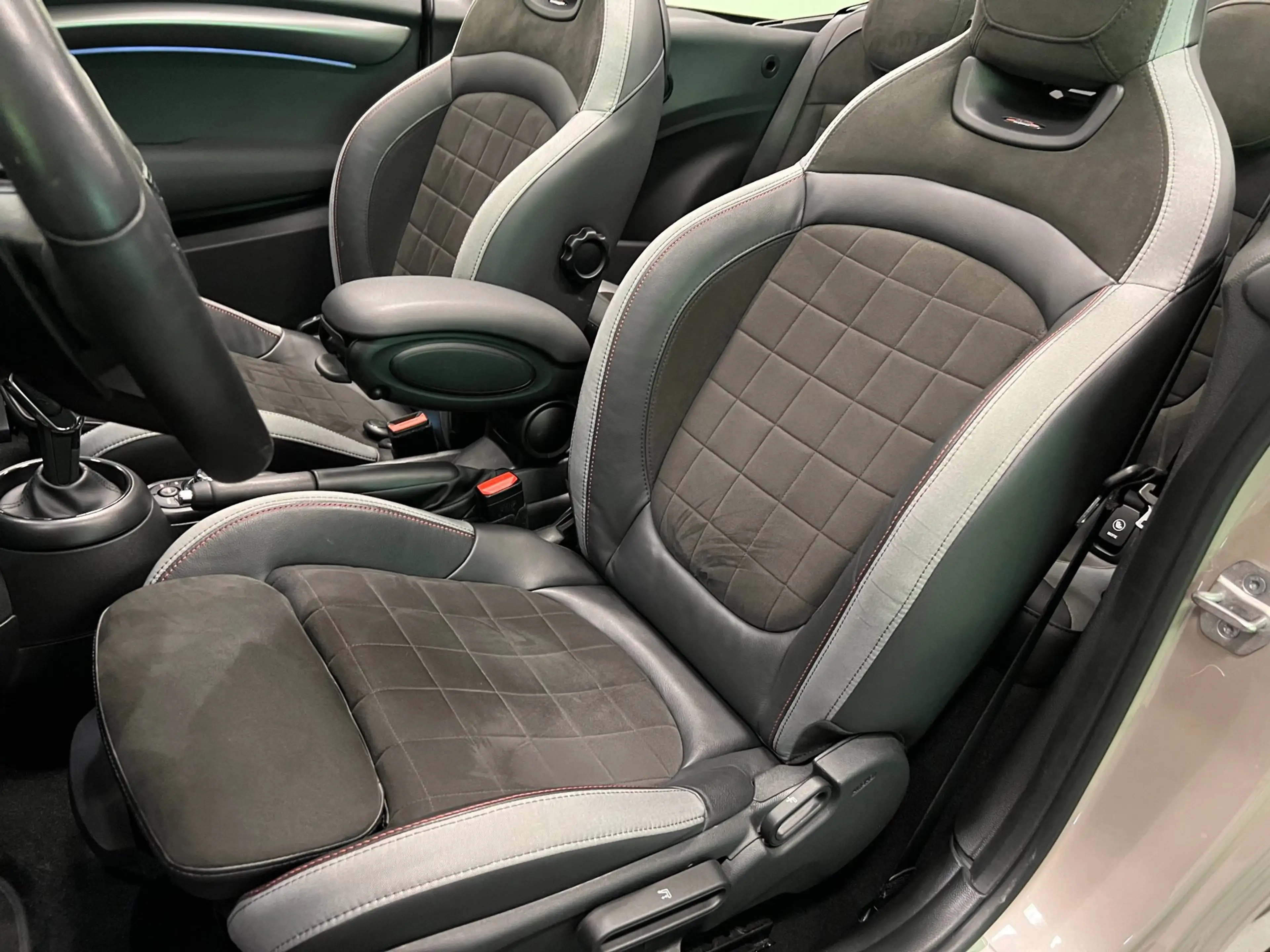 MINI John Cooper Works Cabrio 2.0 S JCW 18'' JCW-STOELEN/NAVI/H-UP/H-KARDON/CAM/ — photo 21