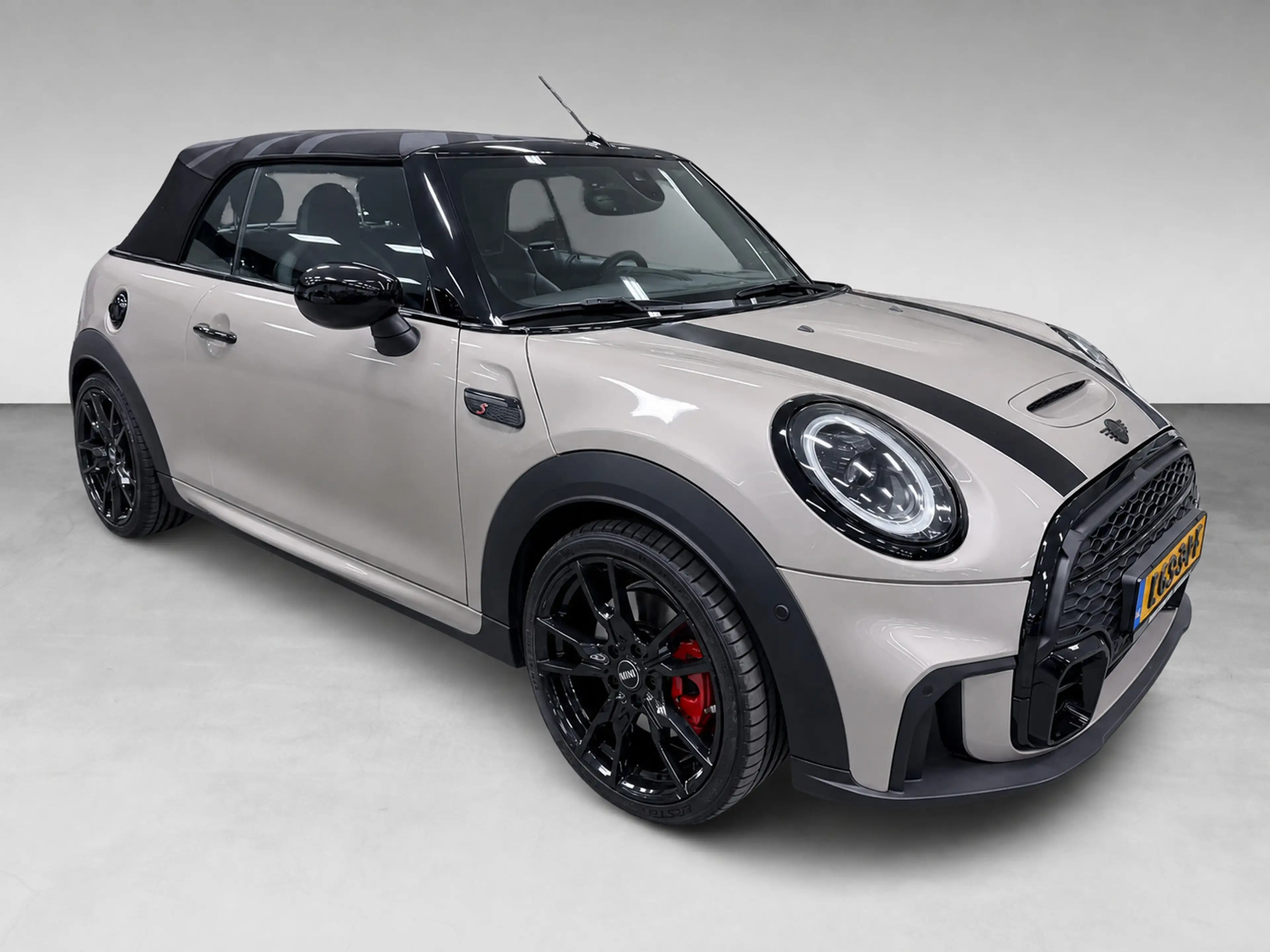MINI John Cooper Works Cabrio 2.0 S JCW 18'' JCW-STOELEN/NAVI/H-UP/H-KARDON/CAM/ — photo 2