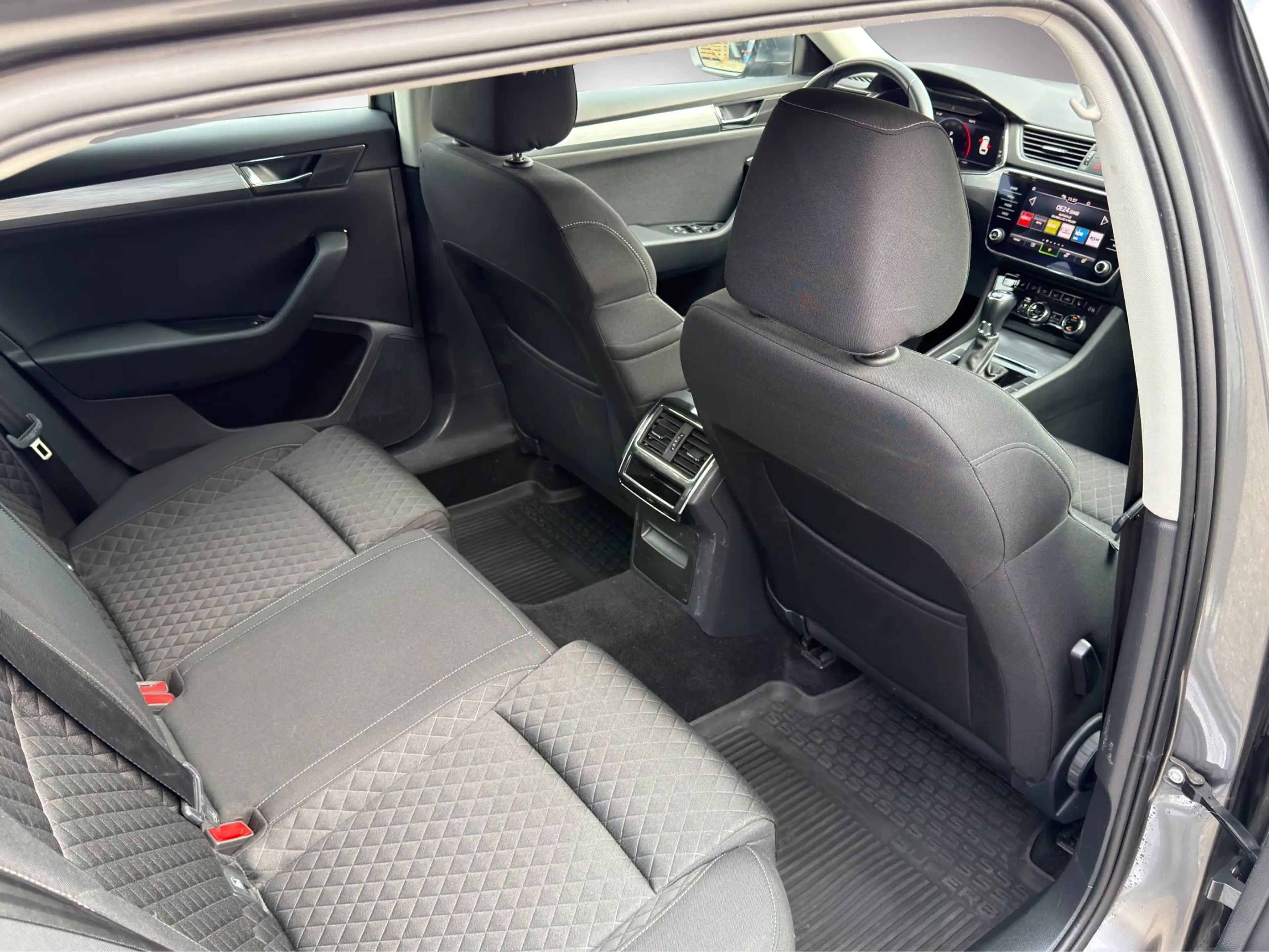 Skoda Superb Superb Kombi 2,0 TDI DSG 4x4 *Virtual*Sportsitz*LED — photo 15