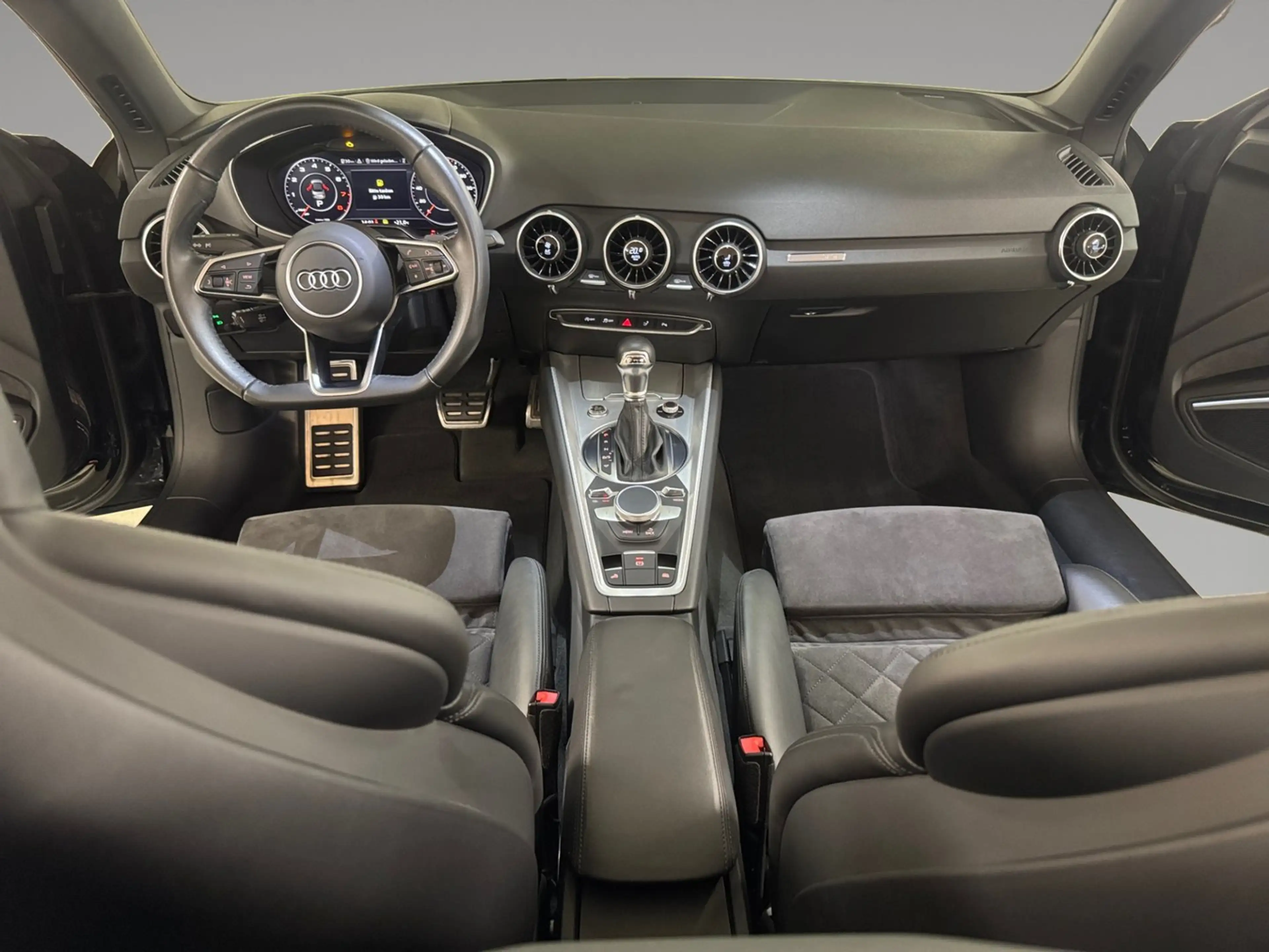 Audi TT 1.8 TFSI — photo 9