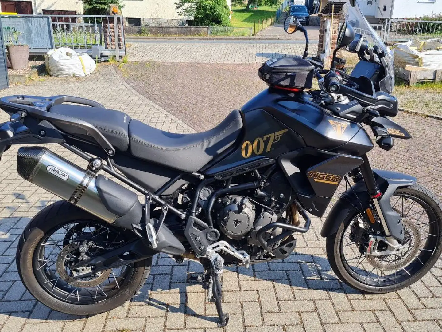 Triumph Tiger 900 crna - 1