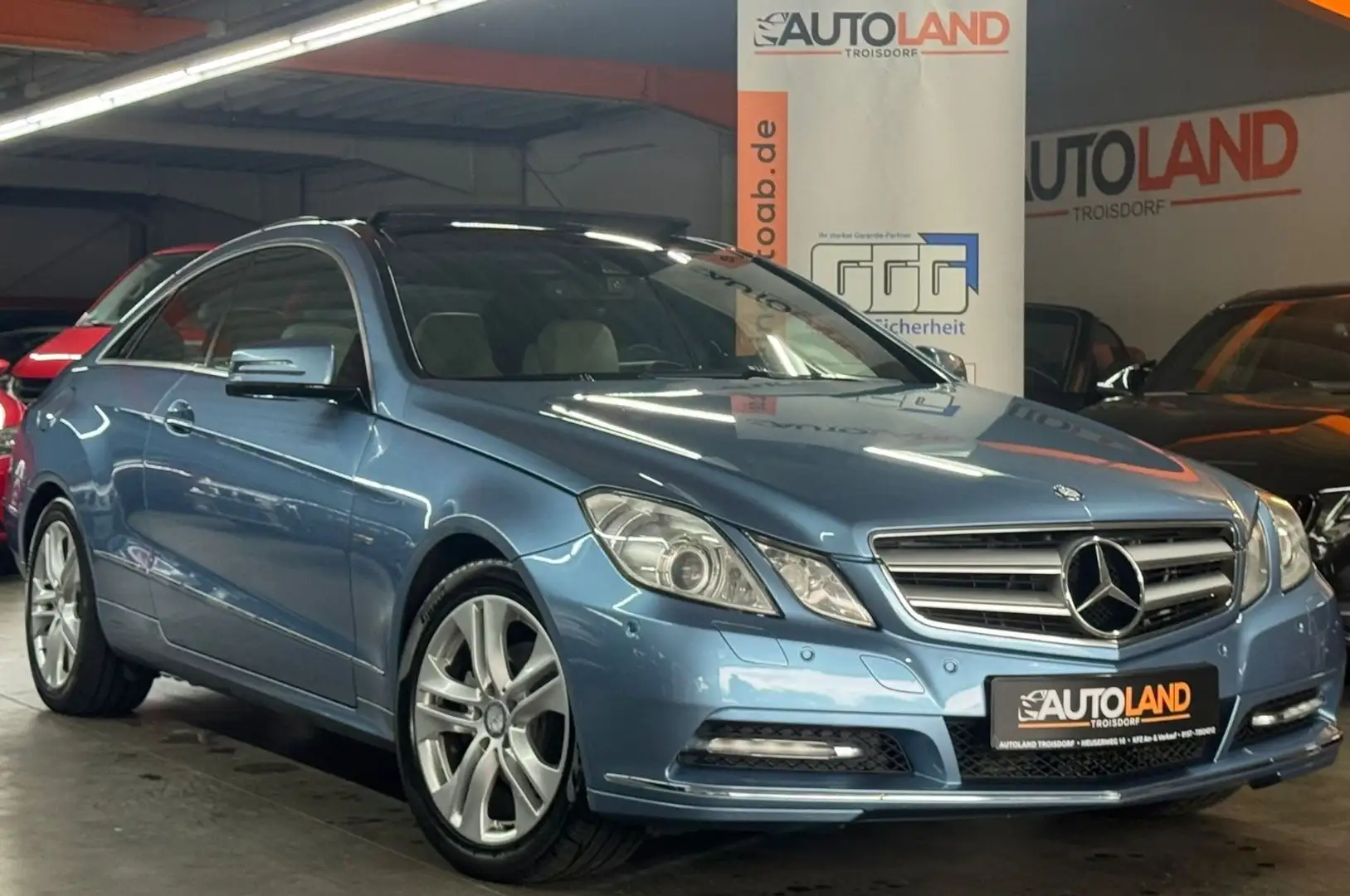 Mercedes-Benz E 250 Coupe *AUTOM*PANO*KAMERA*TEMPO*VOLLLEDER* Blau - 1
