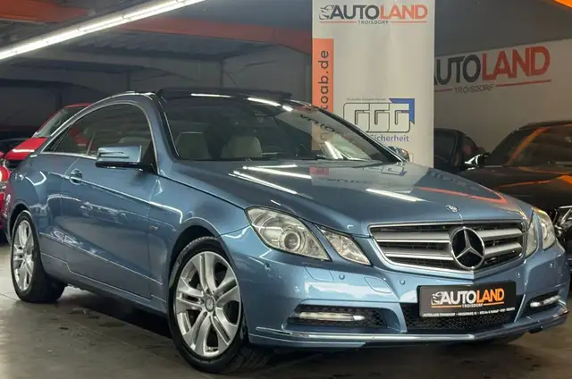 Mercedes-Benz E 250 Coupe *AUTOM*PANO*KAMERA*TEMPO*VOLLLEDER*