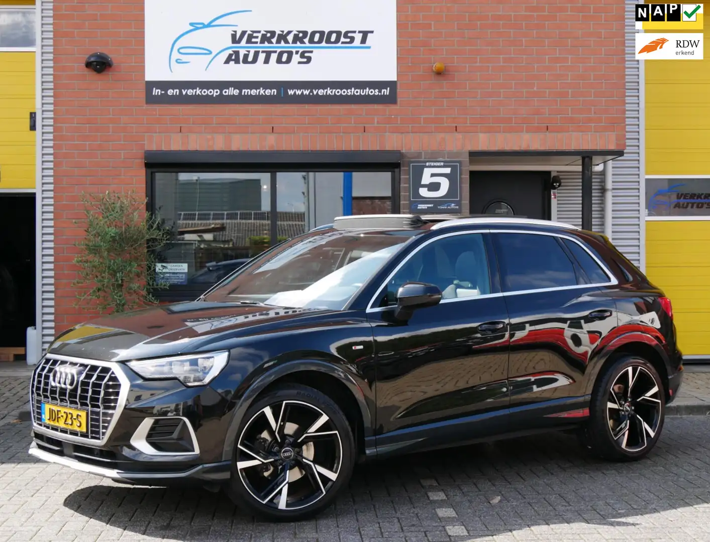 Audi Q3 35 TFSI Pro Line S. pano. leder\alcantara. stoelve Zwart - 1
