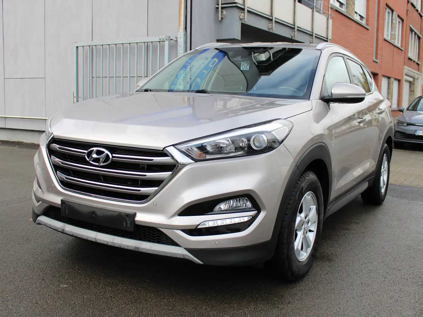 Hyundai TUCSON 1.7 CRDi 2WD+GPS+CAMERA+SIEGES CHAUFFANTS Gris - 1