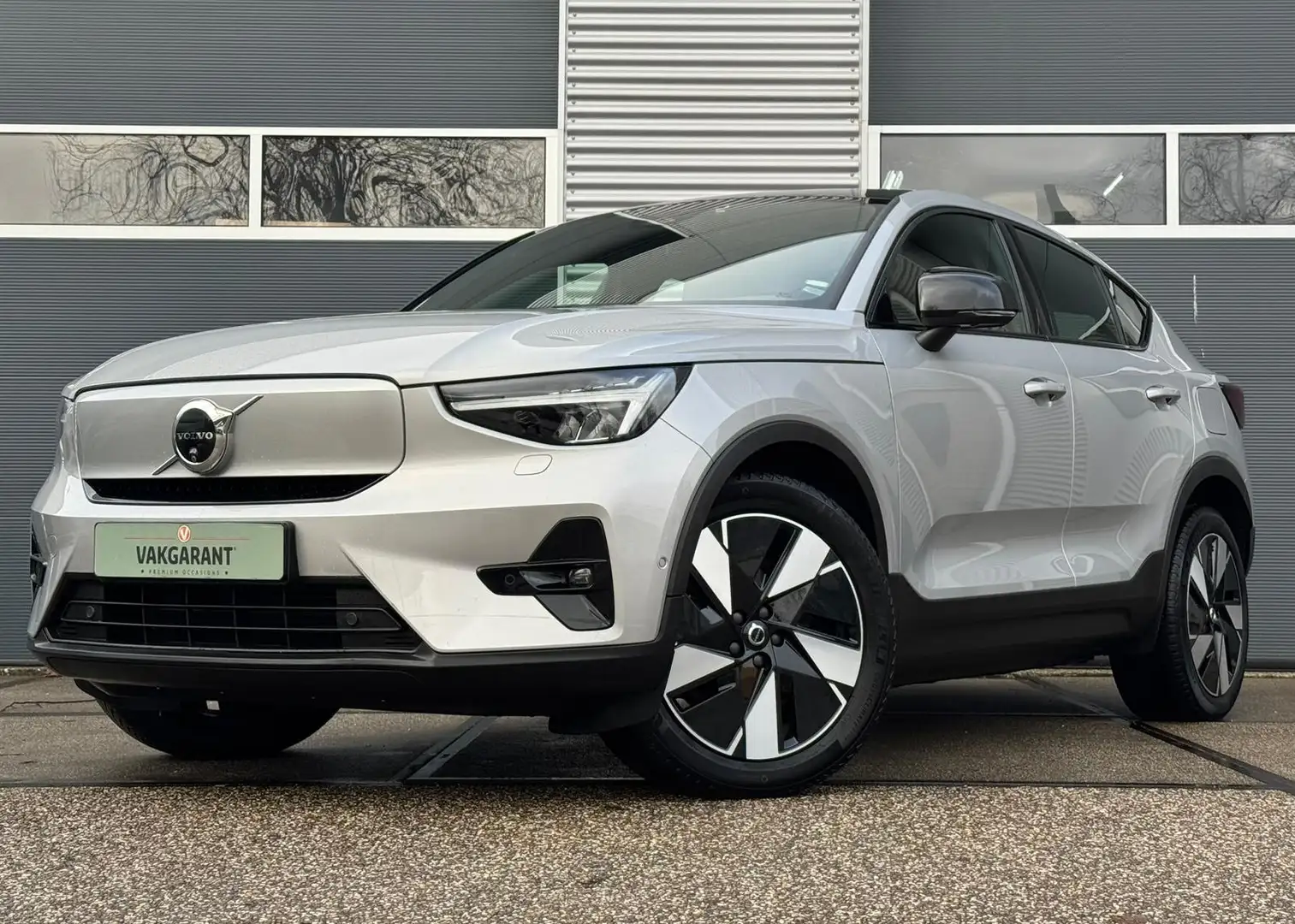 Volvo EC40 Twin Motor Ultra 82 kWh |408 pk |Pano |H/K |360° | Zilver - 1