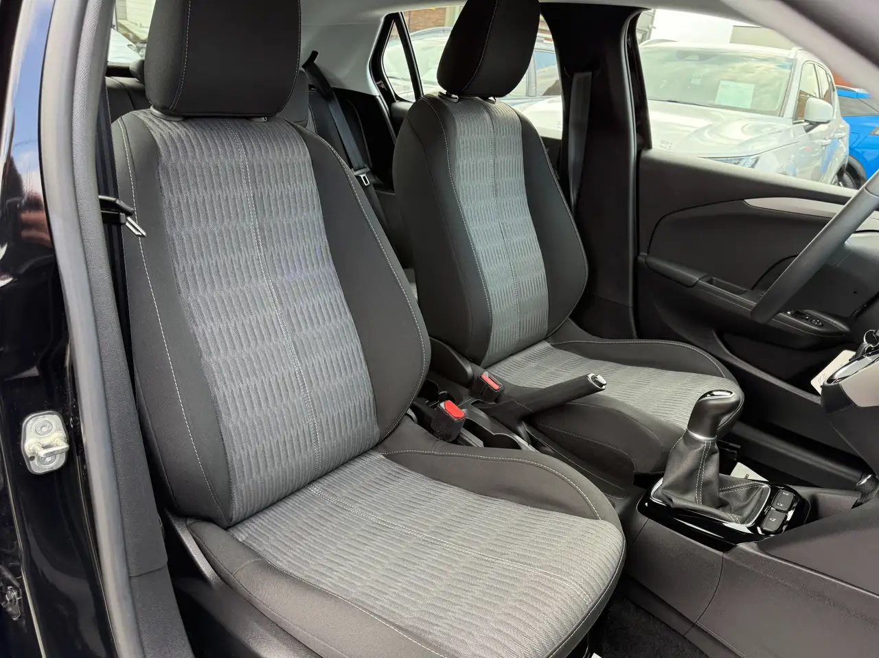 Opel Corsa 1.2i 75PK BLUETOOTH PARKEERSENSOREN DAB AIRCO 24