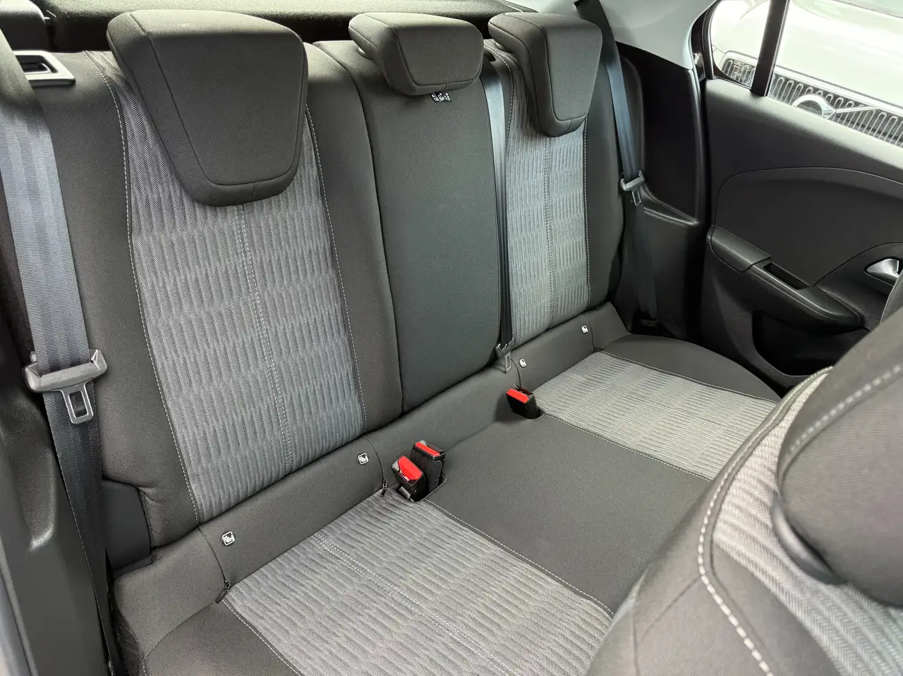 Opel Corsa 1.2i 75PK BLUETOOTH PARKEERSENSOREN DAB AIRCO 25