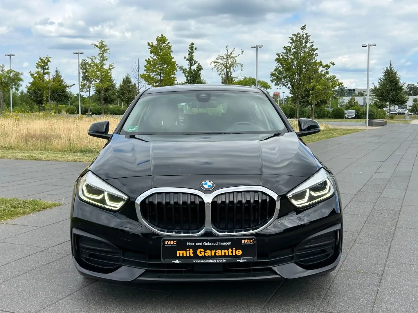 BMW 118 i Advantage/VOLLDIGITALESTACHO/SHZ/CAR-PLAY/ Schwarz - 2