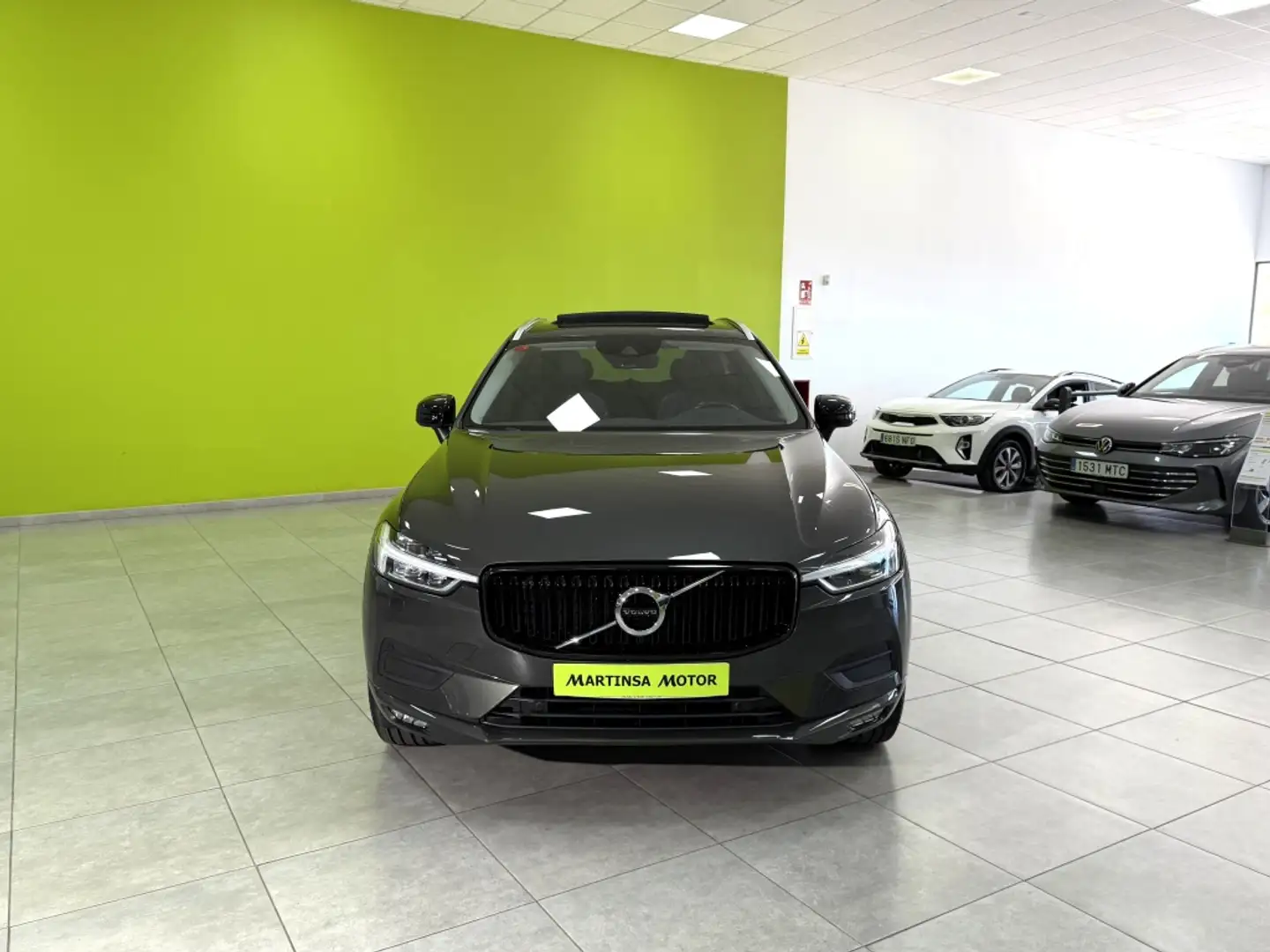 Volvo XC60 B5 Momentum Pro AWD Aut. Gris - 2