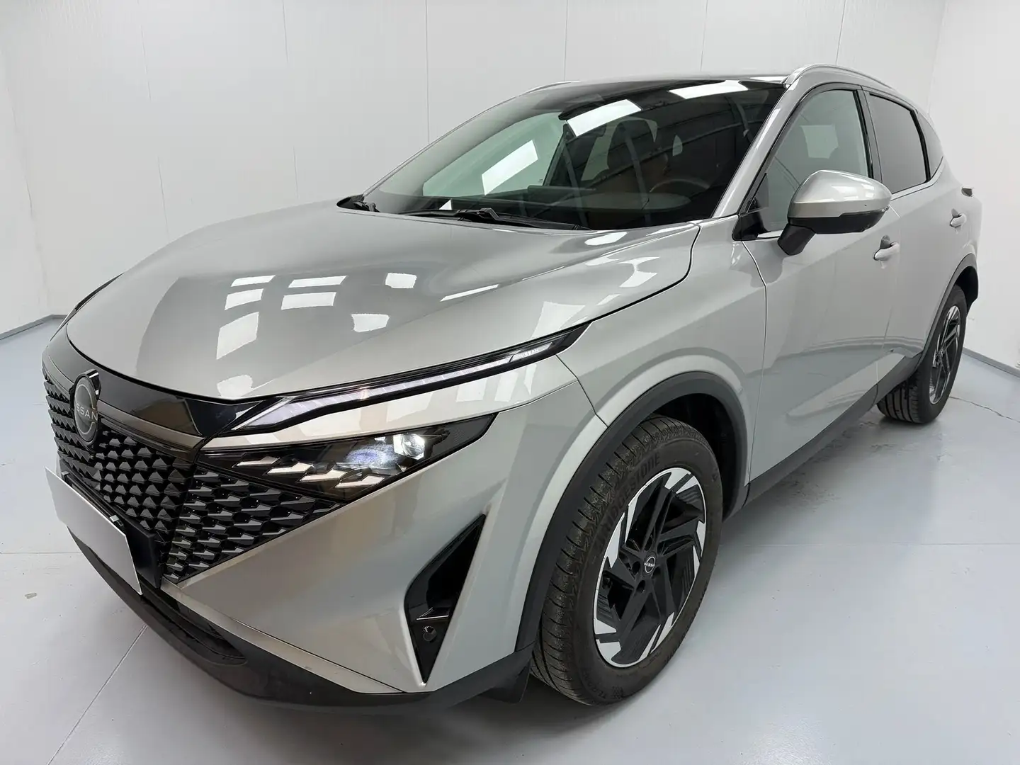 Nissan Qashqai *Promo Kasko* N-Connecta M-HEV 140CV *360°* Schwarz - 1