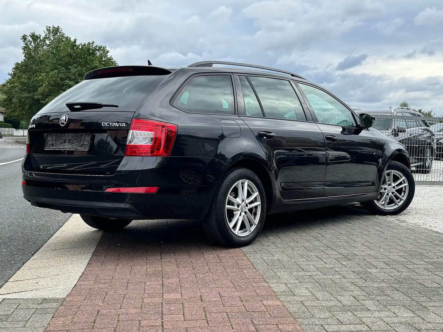 Skoda Octavia Style Navi Teilleder Unfallfrei 2.Hand Top Zustand Noir - 2