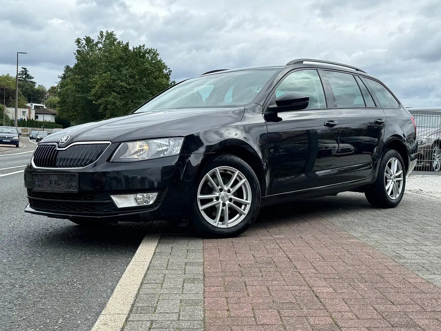 Skoda Octavia Style Navi Teilleder Unfallfrei 2.Hand Top Zustand Noir - 1
