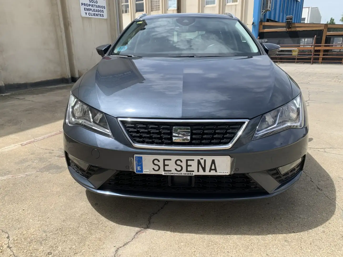 SEAT Leon ST 1.6TDI CR S&S Style 115 Grau - 2