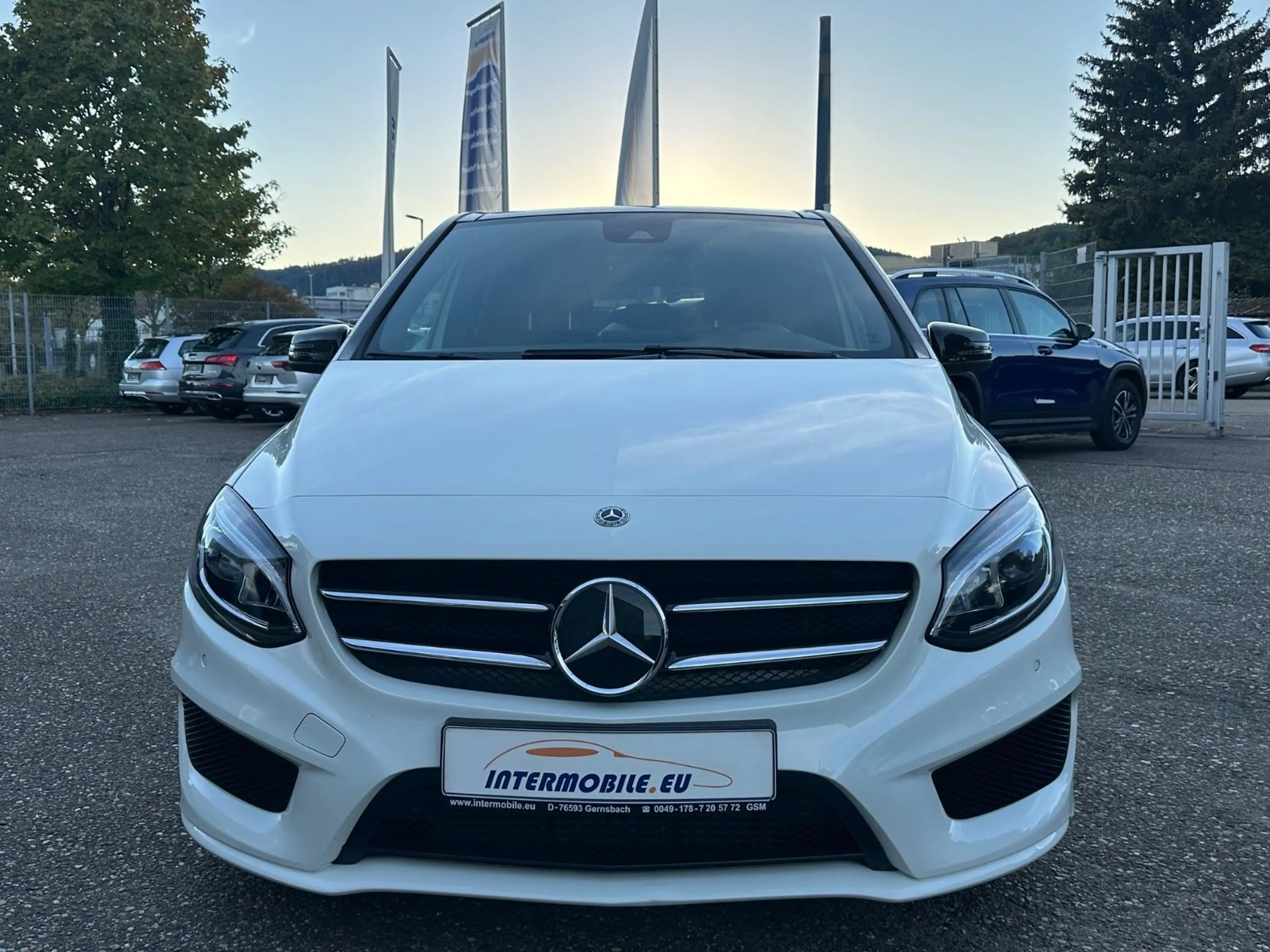 Mercedes-Benz B 220 d Aut. 4Matic AMG PANO NAVI ALU LEDER TOP — photo 2