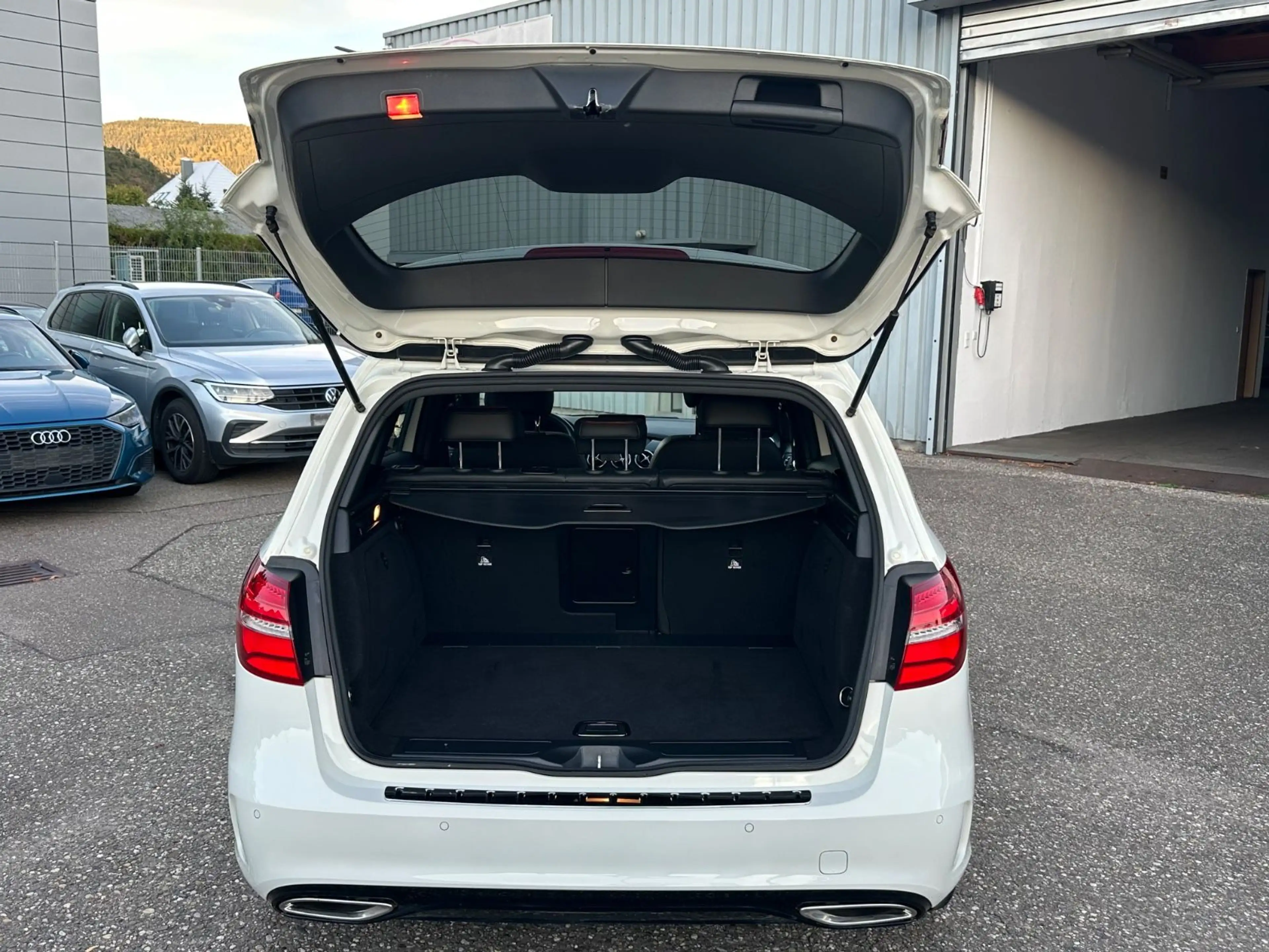 Mercedes-Benz B 220 d Aut. 4Matic AMG PANO NAVI ALU LEDER TOP — photo 8