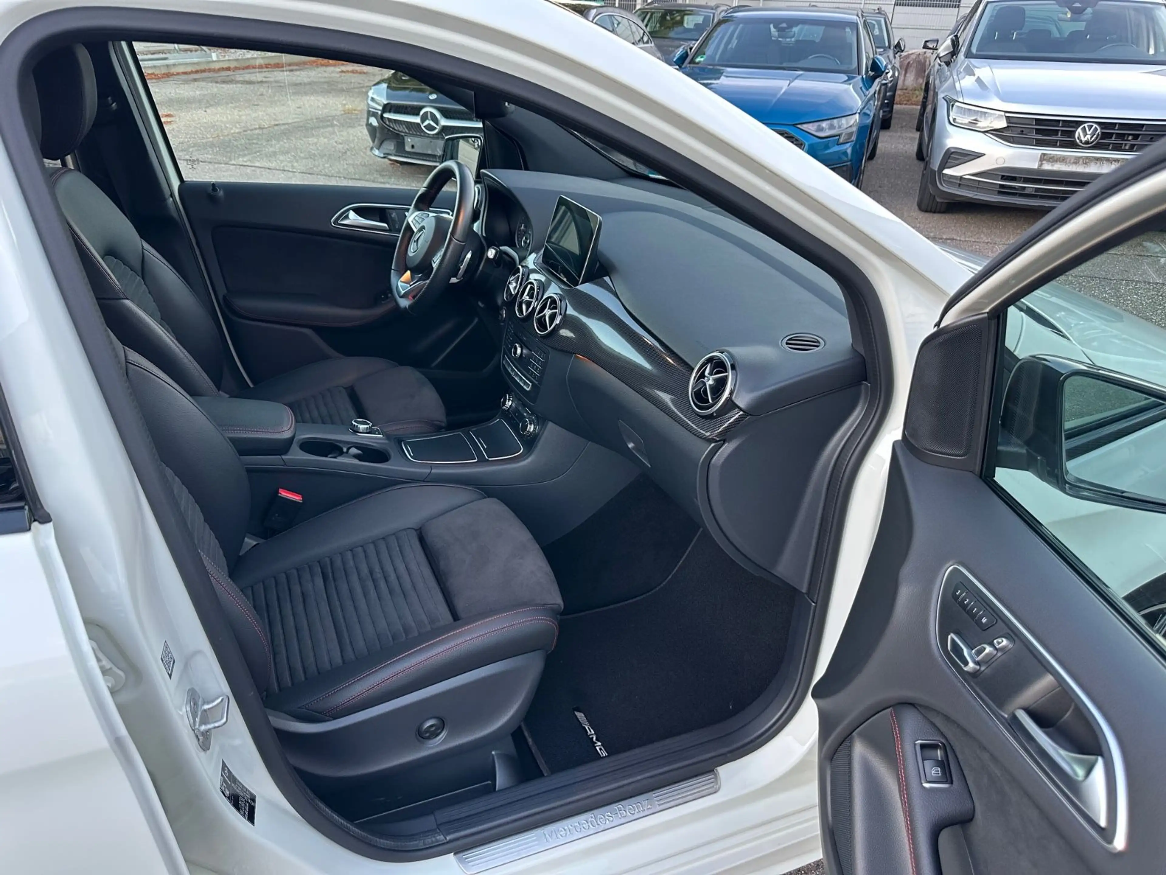 Mercedes-Benz B 220 d Aut. 4Matic AMG PANO NAVI ALU LEDER TOP — photo 10