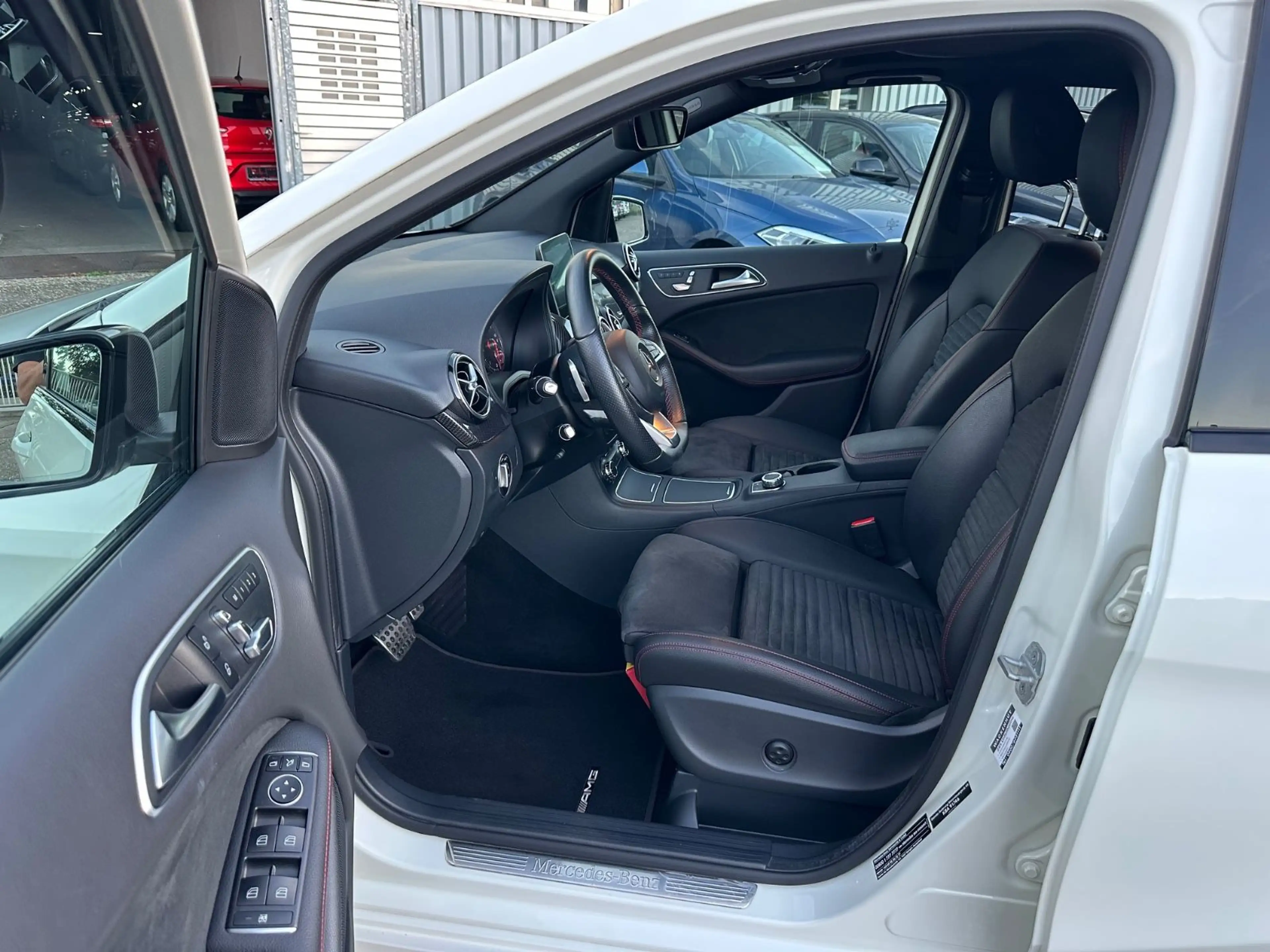 Mercedes-Benz B 220 d Aut. 4Matic AMG PANO NAVI ALU LEDER TOP — photo 12